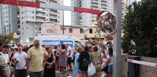 بالصور – صاروخ إيراني يدمّر ملاجئ وسط إسرائيل