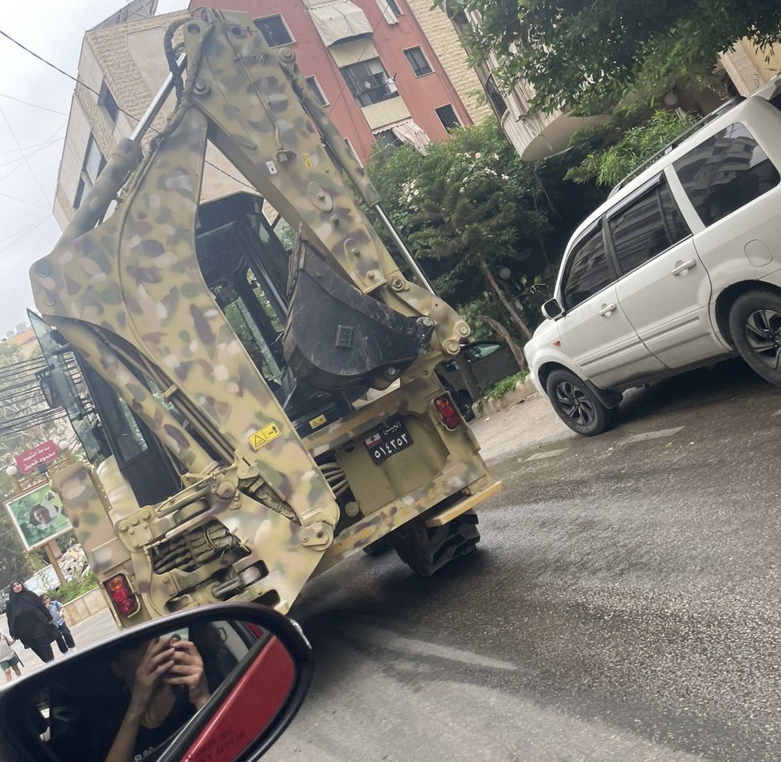 *الجيش اللبناني يكشف على مبنى في السانت تيريز في الضاحية الجنوبية لبيروت بطلب من لجنة الإشراف (النهار)*