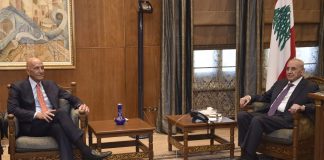 الموفد الأميركي محذراً: تدخل حزب الله في الحرب قرار سيء للغاية