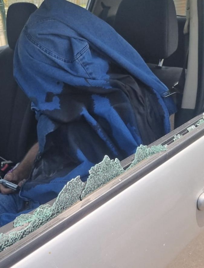 أفادت معلومات عن قيام الشاب روجيه صوما باطلاق النار على نفسه في سيارته في منطقة الحدث ببيروت، ما أدّى إلى وفاته.