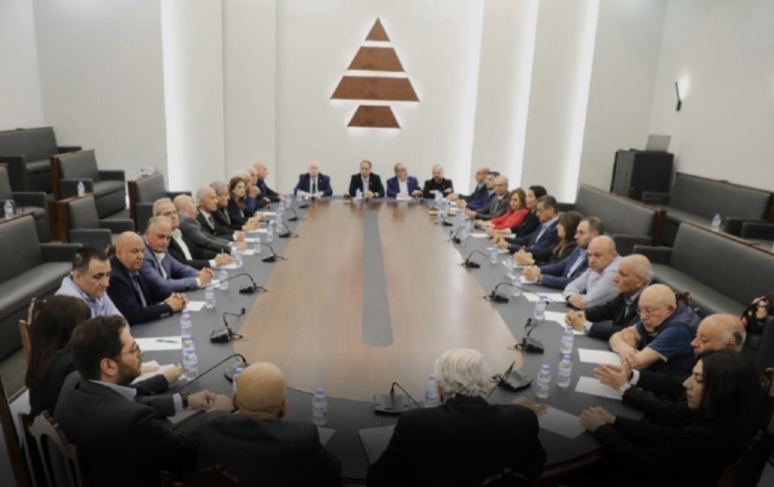 *الكتائب تُحذر: لبنان على حافة التهميش… والفتنة خط أحمر*