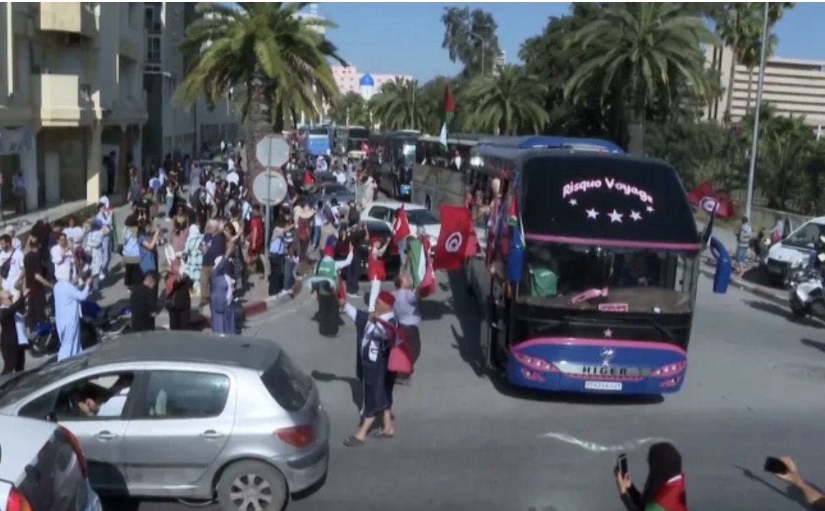 *قافلة “الصمود” تصل الزاوية في ليبيا بمشاركة 1500 متضامن من دول المغرب العربي في طريقها إلى غزة*