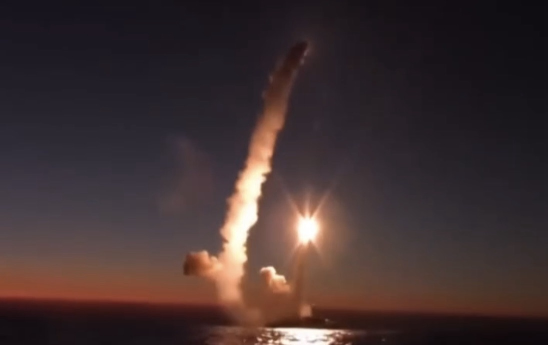 *إسرائيل اليوم”: فرق الإطفاء تتعامل مع عدة حرائق في مواقع مختلفة إثر إطلاق صواريخ من إيران على إسرائيل’*