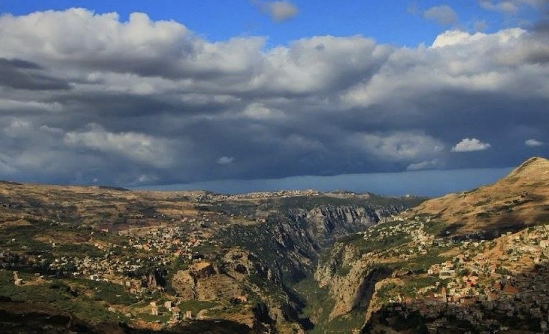 *الجيش ينقذ مواطناً بعد سقوطه في وادي قنوبين*