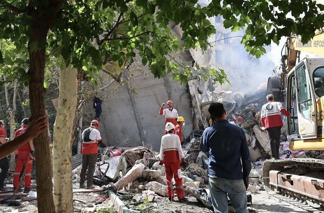 *إيران’ تفتح المساجد والمدارس كملاجئ مع تصاعد الهجمات الإسرائيلية’ وتحذيرات متبادلة*