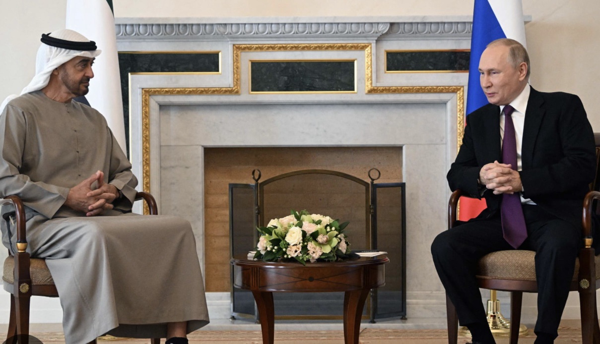 *الكرملين: الرئيس الروسي فلاديمير بوتين ورئيس دولة الإمارات محمد بن زايد آل نهيان يحثّان على الإنهاء الفوري للصراع وتكثيف الجهود الديبلوماسية*