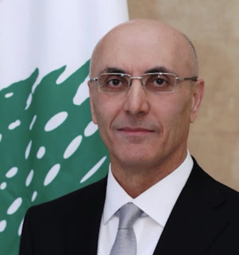 *وزير الداخلية أحمد الحجار تعليقاً على بيان الامين العام لحزب الله نعيم قاسم’: الكلام في الاعلام شيء فيما الواقع شيء آخر وهو أن جميع اللبنانيين مقتنعون بأنه لا يجب اقحام لبنان في حرب*