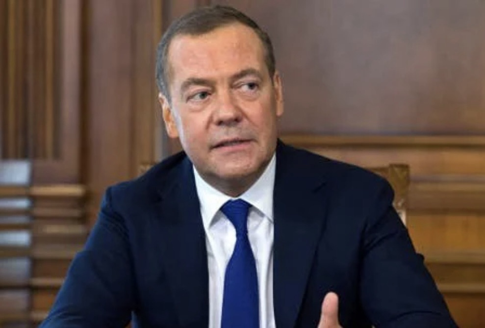 *مدفيديف: ترامب بدأ حربًا جديدة في إيران’ وواشنطن تُغامر بإشعال الشرق الأوسط*