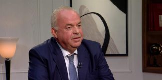 وزير الاتصالات: أطالب حزب الله بالمبادرة بالبدء بتسليم السلاح… وهذا ما أعلنه بشأن الاتصالات