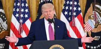 ترامب: “نحن” نسيطر على أجواء إيران ولن نقتل خامنئي في الوقت الحالي