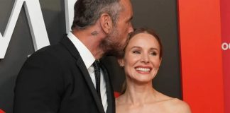 زوج النجمة كريستين بيل ينشر صورةً عاريةً لها في المنزل احتفالاً بترشيحها لجوائز “إيمي”! (صورة)