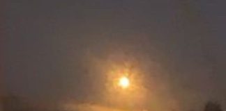 الجيش الإسرائيلي يلقي 5 قذائف ضوئية في أجواء جنوب بلدة عيتا الشعب جنوبي لبنان تزامناً مع اطلاق رشقات رشاشة