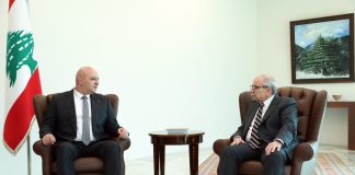 الرئاسة اللبنانية: عون عرض مع سلام الأوضاع العامة وأطلعه على نتائج زيارته إلى قبرص واللقاءات التي أجراها هناك وتم البحث في كافة بنود جدول أعمال جلسة مجلس الوزراء التي ستُعقد غداً