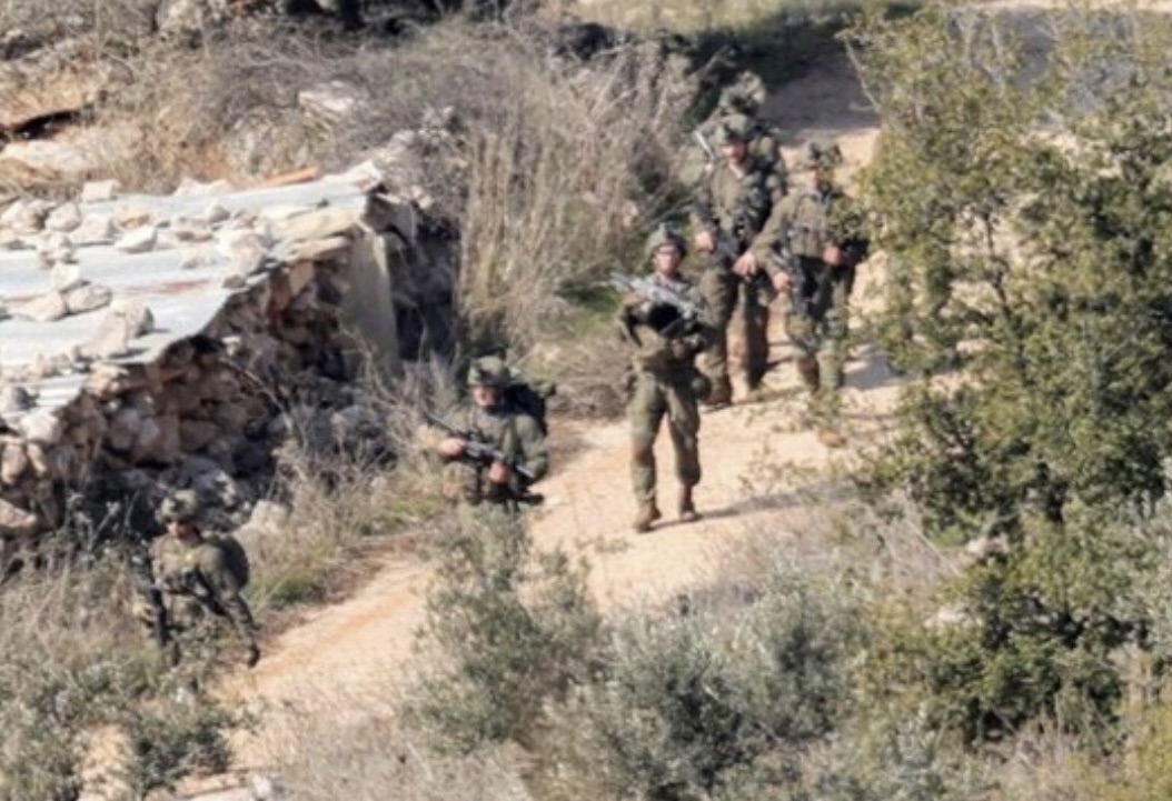 *الوكالة الوطنية للإعلام”: قوات إسرائيلية’ تقوم بعملية تمشيط بالأسلحة الرشاشة من موقعها، في تلة حمامص بإتجاه اطراف مدينة الخيام*