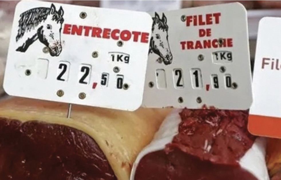 *فرنسا: وفاة طفل وإصابة 28 آخرين بتسمم حاد بسبب لحوم ملوثة بالبكتيريا*