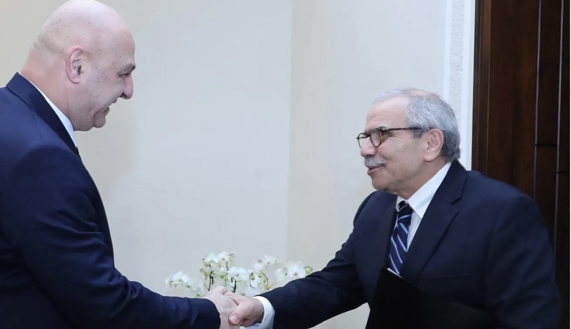 *رئيس الجمهورية يلتقي في هذه الأثناء رئيس الحكومة نواف سلام*