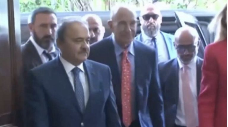 *توم برّاك قبل دخوله للقاء الرئيس بري: متفائل في زيارتي لبنان