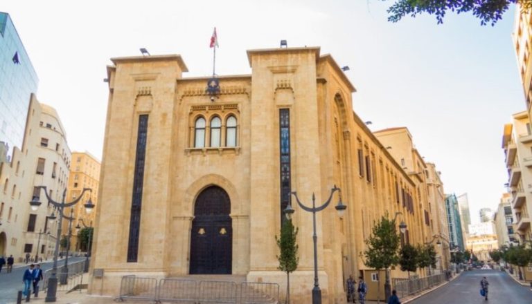 بدأ مجلس النواب بمناقشة مواد مشروع قانون الموازنة بعد إنجاز الجزء الاول منها والمتعلق بالإنفاق وموازنات الوزارات والإدارات