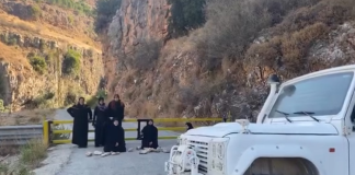 مجموعة من النسوة منعت دورية ل”اليونيفيل” من دخول الدلافة من دون مواكبة الجيش