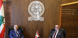 منسى عرض مع زواره قضايا قانونية وأمنية مرتبطة بدور المؤسسة العسكرية وتعزيز حضورها الوطني.