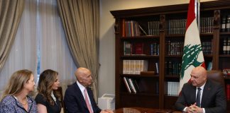اللقاء الذي يجمع الرئيس عون بالموفدَين الأميركيَّين برّاك وأورتاغوس بحضور السفيرة الأميركية ليزا جونسون في قصر بعبدا