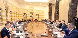 تفاهم على استمرار عمل الحكومة وجعل المؤسسات في منأى عن الصراع السياسي