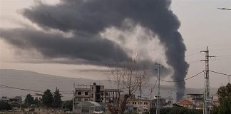 (بالصورة ) سحب الدخان غطت سماء زحلة نتيجة حريق معمل بلاستيك