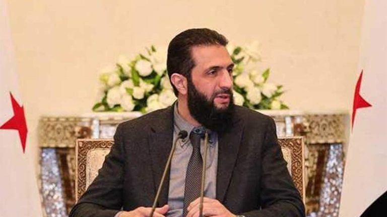 الشرع خلال لقاء الوفد الإعلامي العربي: على لبنان أن يستفيد من نهضة سوريا وإلا سيخسر كثيراً …تنازلت عن الجراح التي سبّبها حزب الله لسوريا ولم اختر المضي في القتال بعد تحرير دمشق