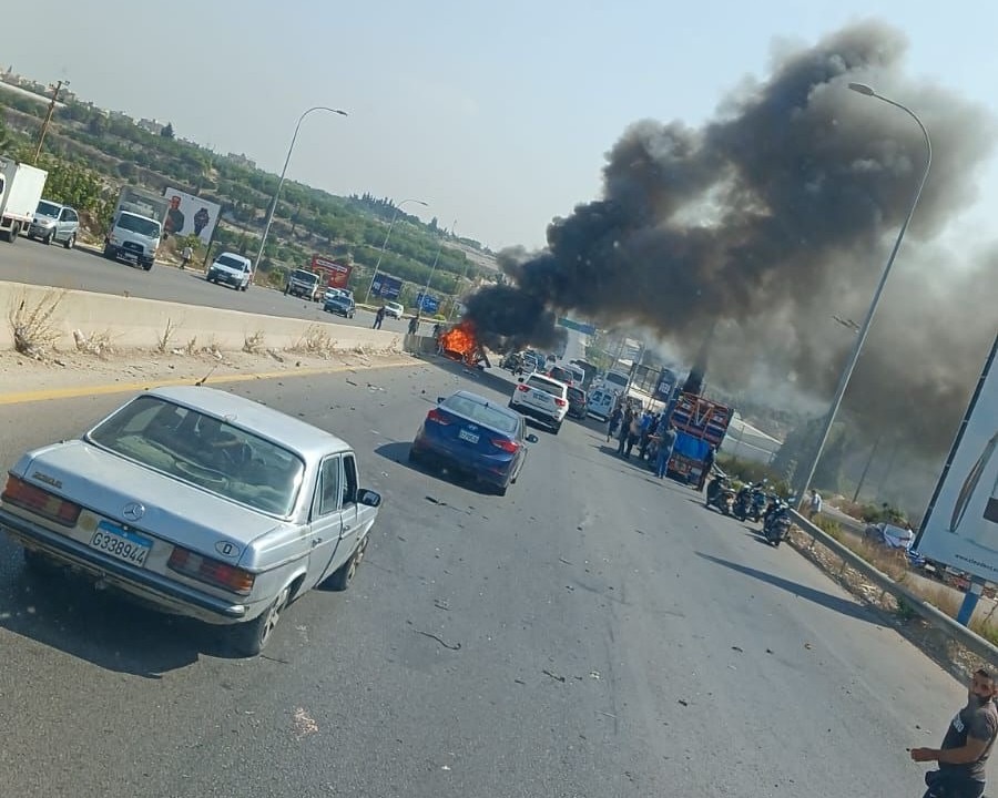 *استشهاد’ شخص جراء استهداف سيارة من نوع رابيد على اوتوستراد انصارية، فيما لا تزال مسيرة اسرائيلية’ تحلق فوق موقع الاستهداف على علو منخفض (الأخبار)*