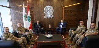 وزير الدفاع الوطني: العمل على حل جذري لمشكلة أقساط المدارس الخاصة لأولاد العسكريين