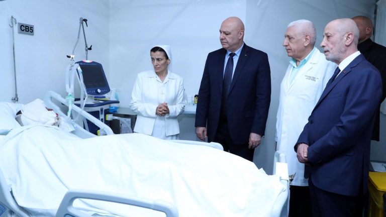  عون زار وزير الدفاع وهيكل معزيا وعاد العسكري الجريح في الجعيتاوي: الجيش الدرع الواقي للوطن وحارس حدوده