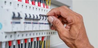 الدولة تخسر مليار دولار سنويًا من الكهرباء