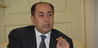 حسام زكي يصل بيروت مساء