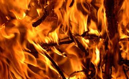 شبّ حريقاً ضخماً في المحكمة المارونية في ذوق مصبح أدى الى القضاء على الطابق العلوي فيها