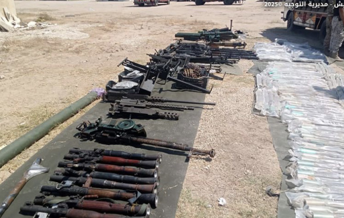 *بالصور :تسلُّم كمية من السلاح الفلسطيني من مخيمات الرشيدية والبص وبرج الشمالي – صور*