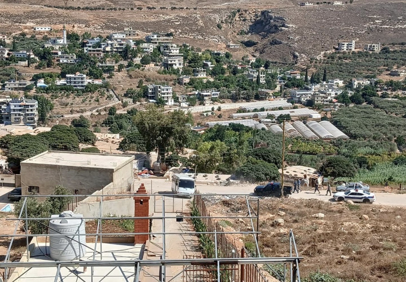 *القوى الأمنية تُخلي خيامًا في محلة البياض – الضنية*