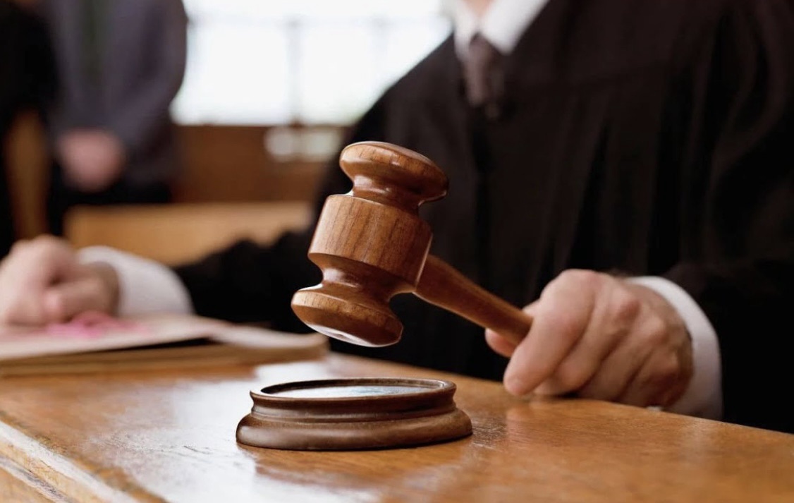 *النائب اشرف ريفي بعد تقديم نواب وشخصيات سياسية شكوى ضد الشيخ نعيم قاسم في قصر العدل: رهاننا على الدولة ونحن في مرحلة جديدة من بناء الدولة وسيكون اداء الجيش هو من يحمي السلم الاهلي*