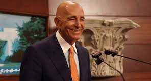 باراك عن الانسحاب الاسرئيلي: الخطوة المقبلة ستحتاج الى مشاركة اسرائيلية والى خطة لاعادة ترميم كل المناطق وليس فقط الجنوب… الحكومة اللبنانية قامت بدورها وبالخطوة الاولى وعلى اسرائيل ان تبادر بالخطوة المقبلة …نزع سلاح “حزب الله” هو لمصلحة الشيعة وليس ضدهم وفي الأسابيع المقبلة سنرى تقدماً من حيث الحياة الأفضل للشعب اللبنانيّ