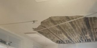 بالصورة – سقوط سقف احد الصفوف في المدرسة الإنجيلية الوطنية في صيدا والعناية الإلهية تحول دون وقوع اصابات قبل وصول الطلاب الى المدرسة