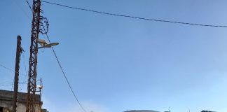 مسيرة اسرائيلية تلقي قنبلة على جرافة عند مفرق المغاريق في بلدة عيترون