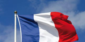 فرنسا تمنع رفع الأعلام الفلسطينية على المباني العامة