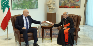 عون يتسلّم دعوة لقداس إعلان قداسة المطران مالويان في الفاتيكان