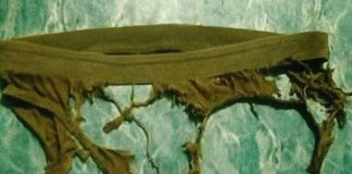 توقيف مواطن لبناني من صور قام ببيع “لباس قديم” بسعر ثلاثة وعشرون الف دولار لأحد السائحين من اليابان على أنه لباس الملكه عشتروت.