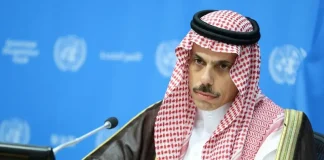 معلومات للـLBCI: الامير يزيد بن محمد الفرحان اجرى اتصالًا هاتفيًا برئيس مجلس النواب نبيه بري بحضور النائب علي حسن خليل وتناول البحث الشؤون المحلية والاقليمية وتعزيز العلاقات بين البلدين