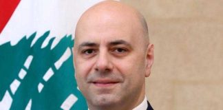 حاصباني: صخرة الروشة يجب أن تكسوها ألوان الوطن فقط