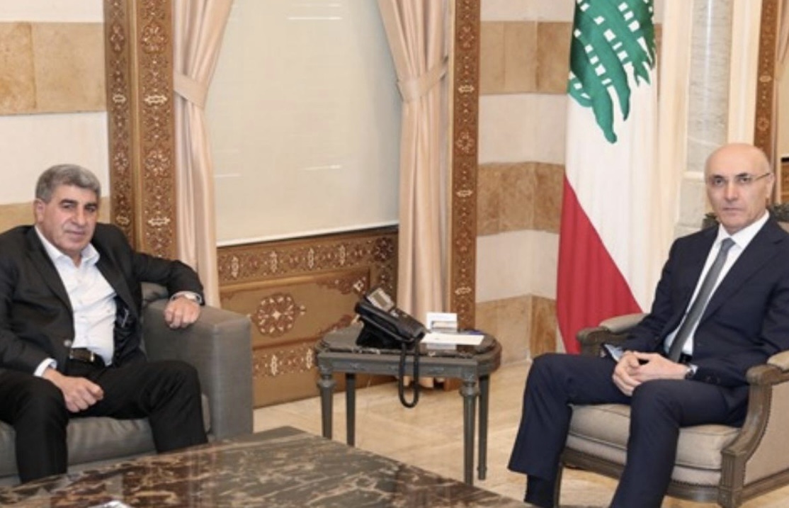 *وزير الداخلية يلتقي مسؤولي القطاع العام لتعزيز العمل الإداري والخدماتي*