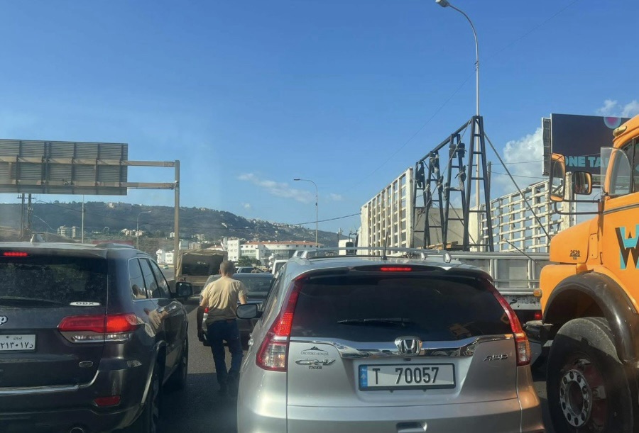 *التحكم المروري: محتجون قطعوا السير من تقاطع الاسكوا في اتجاه ساحة رياض الصلح*