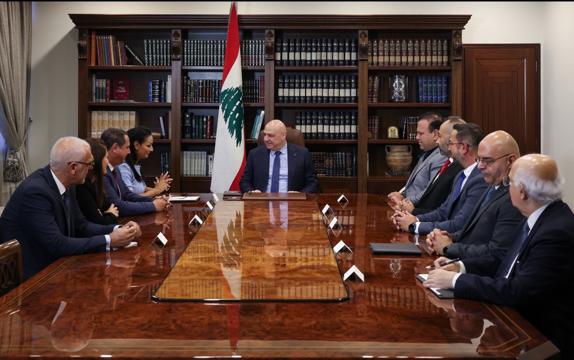 الرئيس عون اكد امام وفد اتحاد لجان الاهل وأولياء الأمور في المدارس الخاصة في لبنان ان زيادة الاقساط المدرسية غير مقبولة وغير مبررة وتحتاج إلى اعادة نظر ويجب تشكيل المجالس التحكيمية ودرس تعديل القانون ٥١٥ ليصبح اكثر عدالة ويحفظ حقوق المعنيين بالقطاع التربوي من أساتذة ومدارس وطلاب