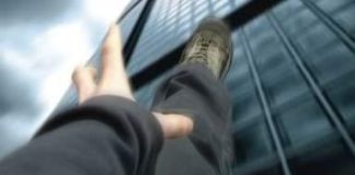 في عكار… وفاة طفل بعد سقوطه من الطابق الرابع