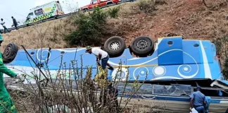 كارثة مرورية بجنوب أفريقيا تودي بحياة 42 شخصا